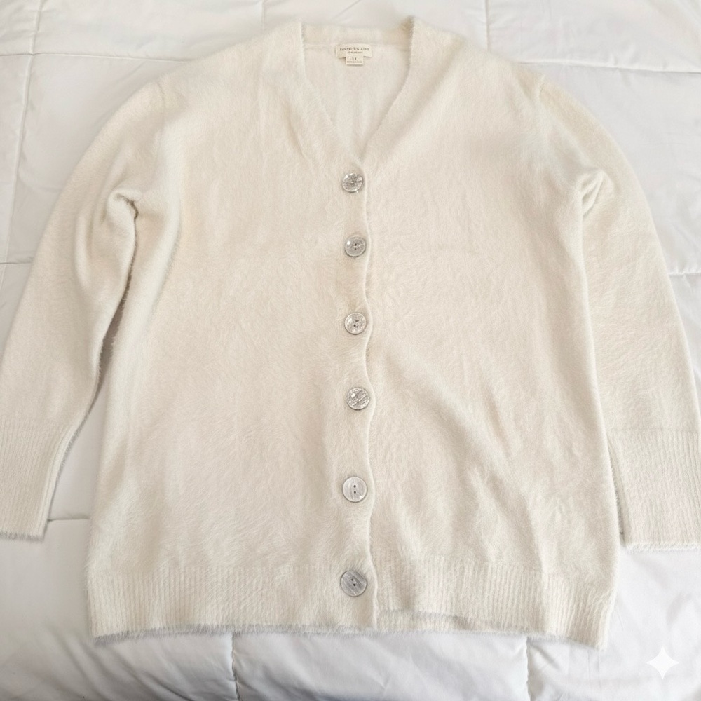 Chic Soul Ivory Cardigan - Silver Shell Buttons 🦢 - Picture 2 of 6